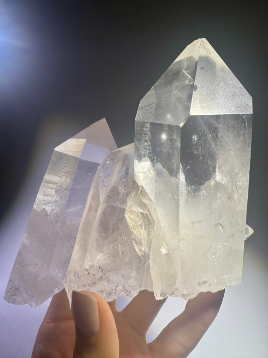 Perfekt gewachsene Bergkristall Stufe aus Brasilien – 11.5 cm, 765 g – naturbelassen, glasklar & hochenergetisch