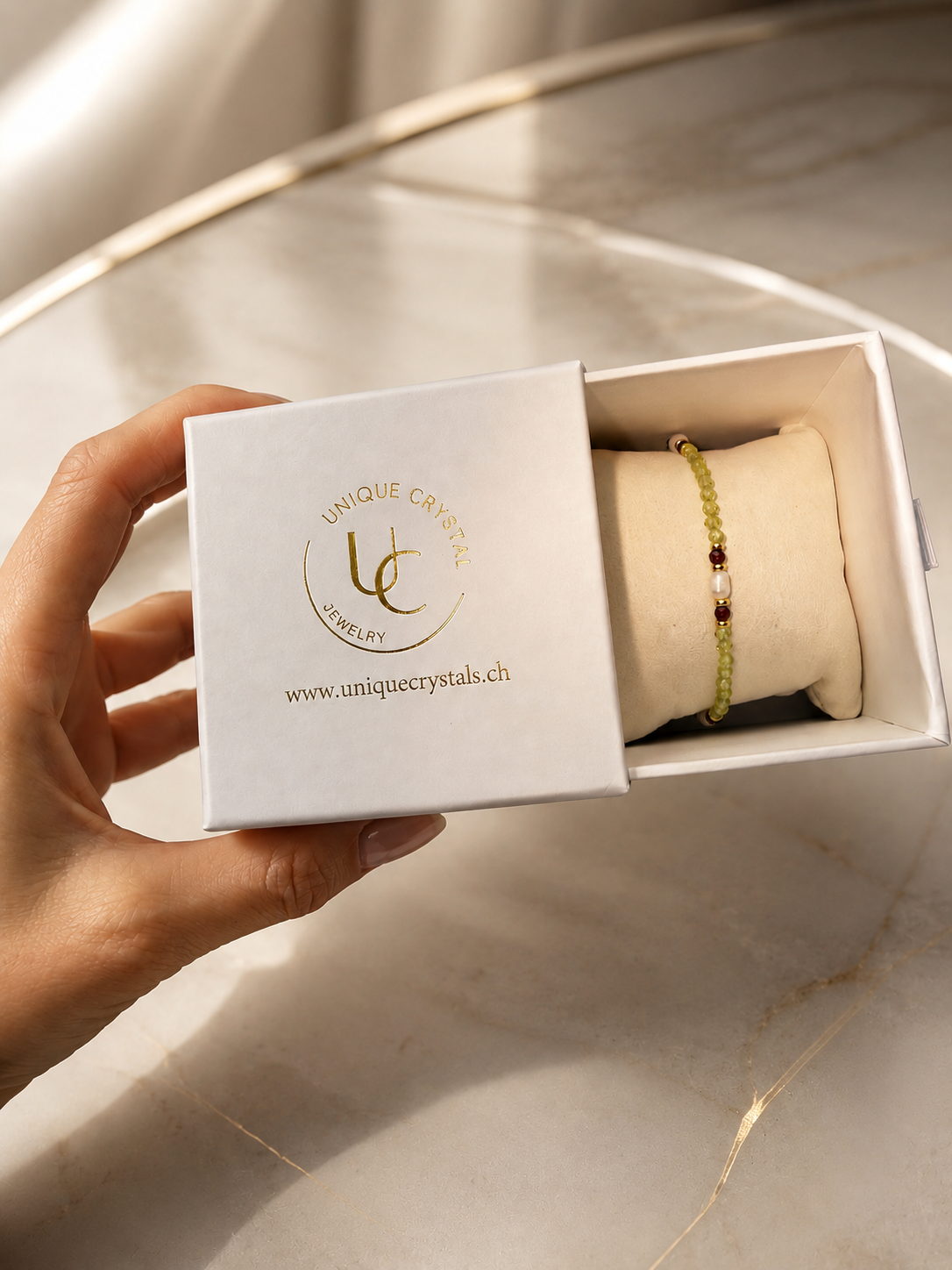 Peridot Granat Perlenarmband, handgefertigt mit echten Süsswasserperlen