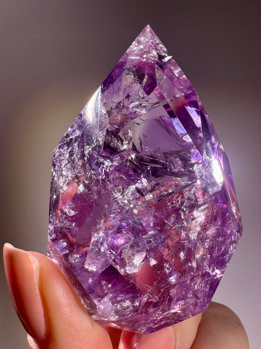 Phantom-Amethyst facettiert 5.9 cm