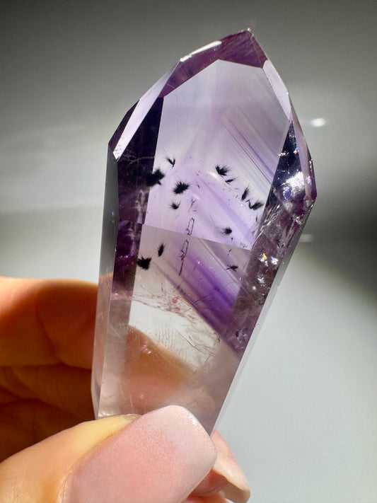 Phantom Amethyst mit Ametrin & Hollandit – Museumsqualität | UNIQUE CRYSTALS