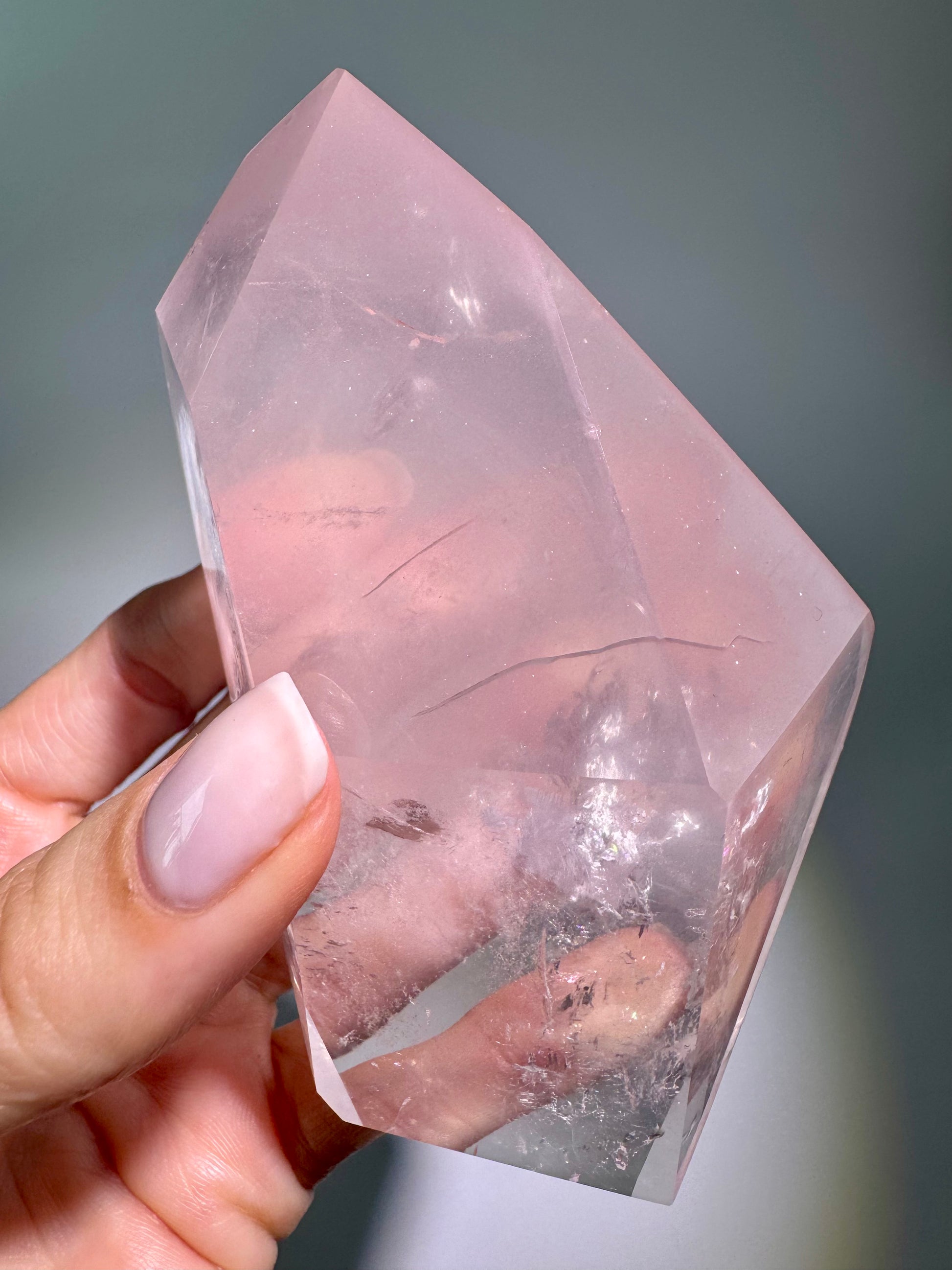 Pink-Lithium Kristall mit Phantomen – 392g | Extra klar mit Regenbogen – Herzstein aus Brasilien