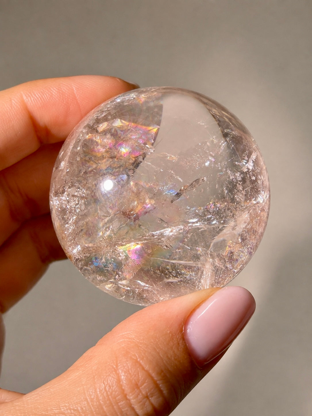 Pink Himalaya Quarz Kugel – zartrosa mit Regenbogen | 4,5 cm | 134 g
