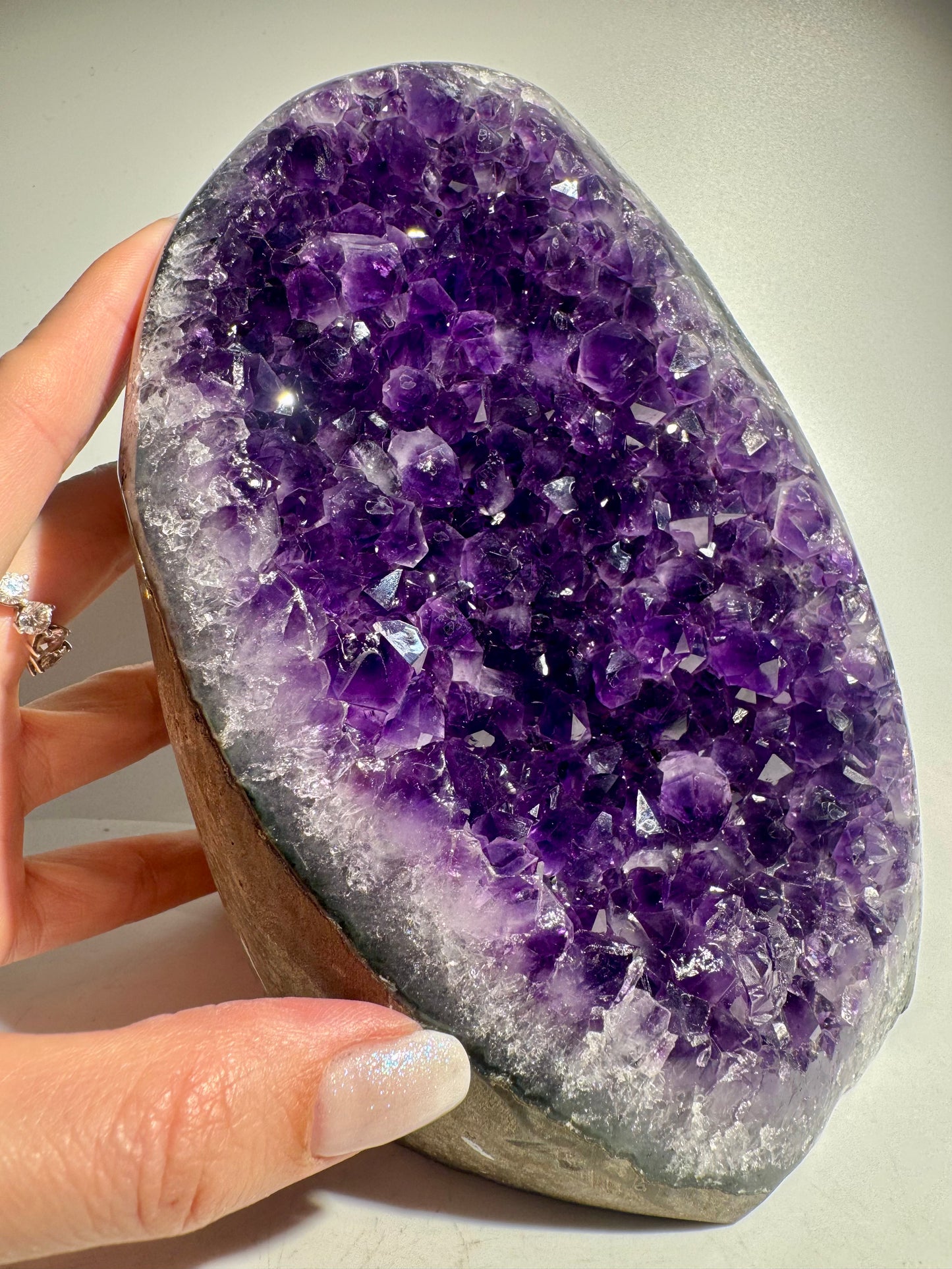 Premium Amethyst Druse handverlesen mit tiefvioletten Kristallen