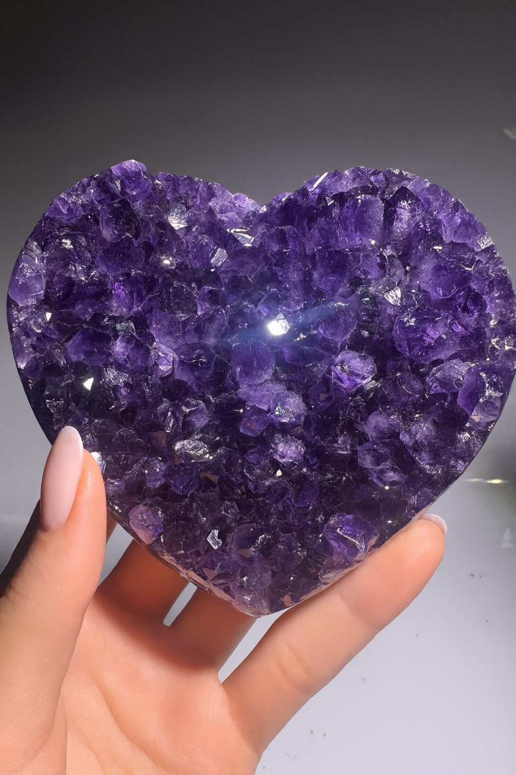 Premium Amethyst Herz aus Uruguay – 10,4 cm & 320 g pure violette Magie 