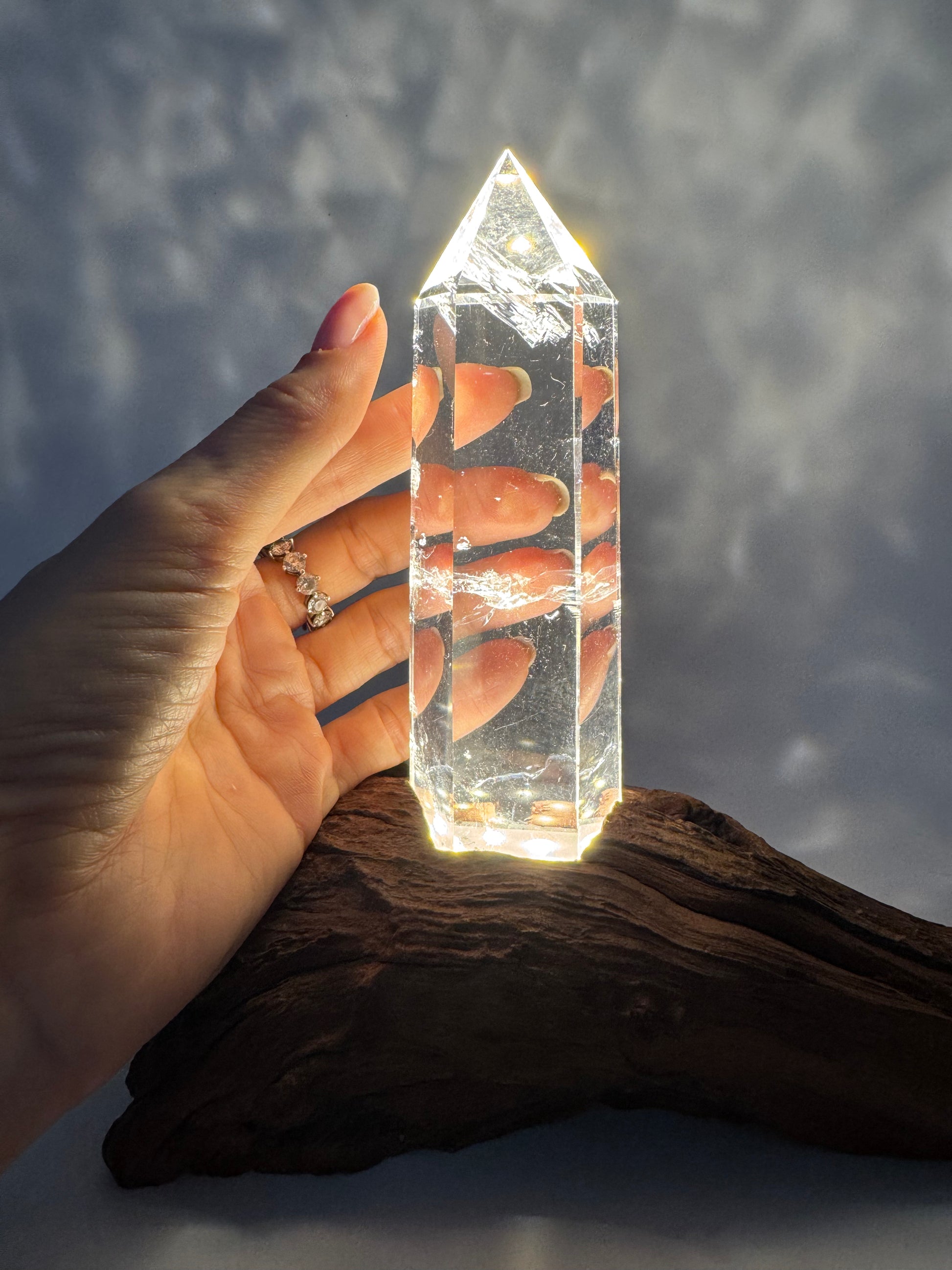 Premium Bergkristallspitze Brasilien mit integrierter Beleuchtung | Unique Crystals