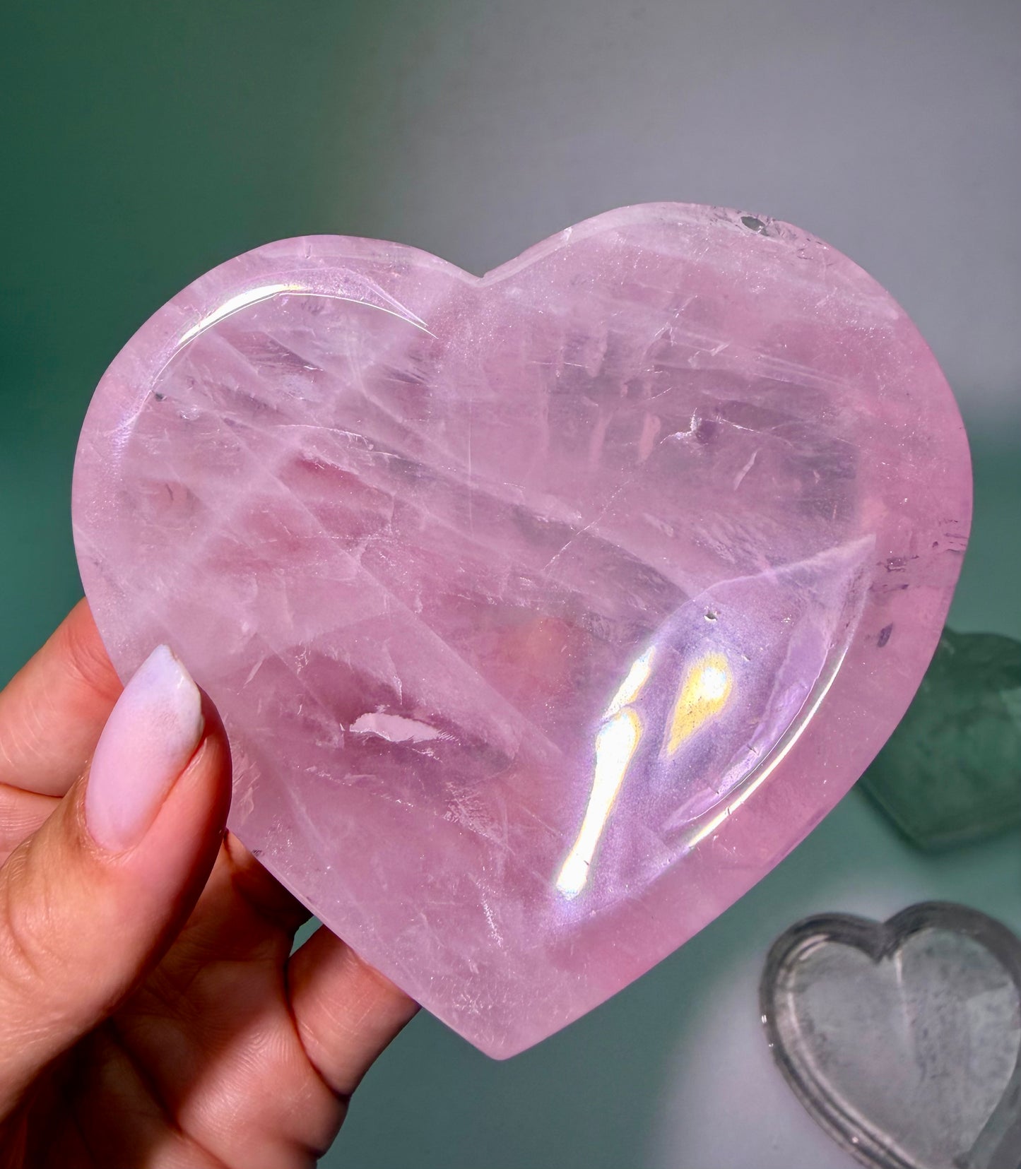 Premium Herzschale aus transparentem Bergkristall, Light Smoky und hochwertigem Rosenquarz