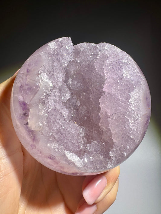 Premium Lavendel Rainbow Amethyst-Kugel – 7,8 cm, 489 g – Seltene „sugary“ Doppelkristallisation aus Uruguay