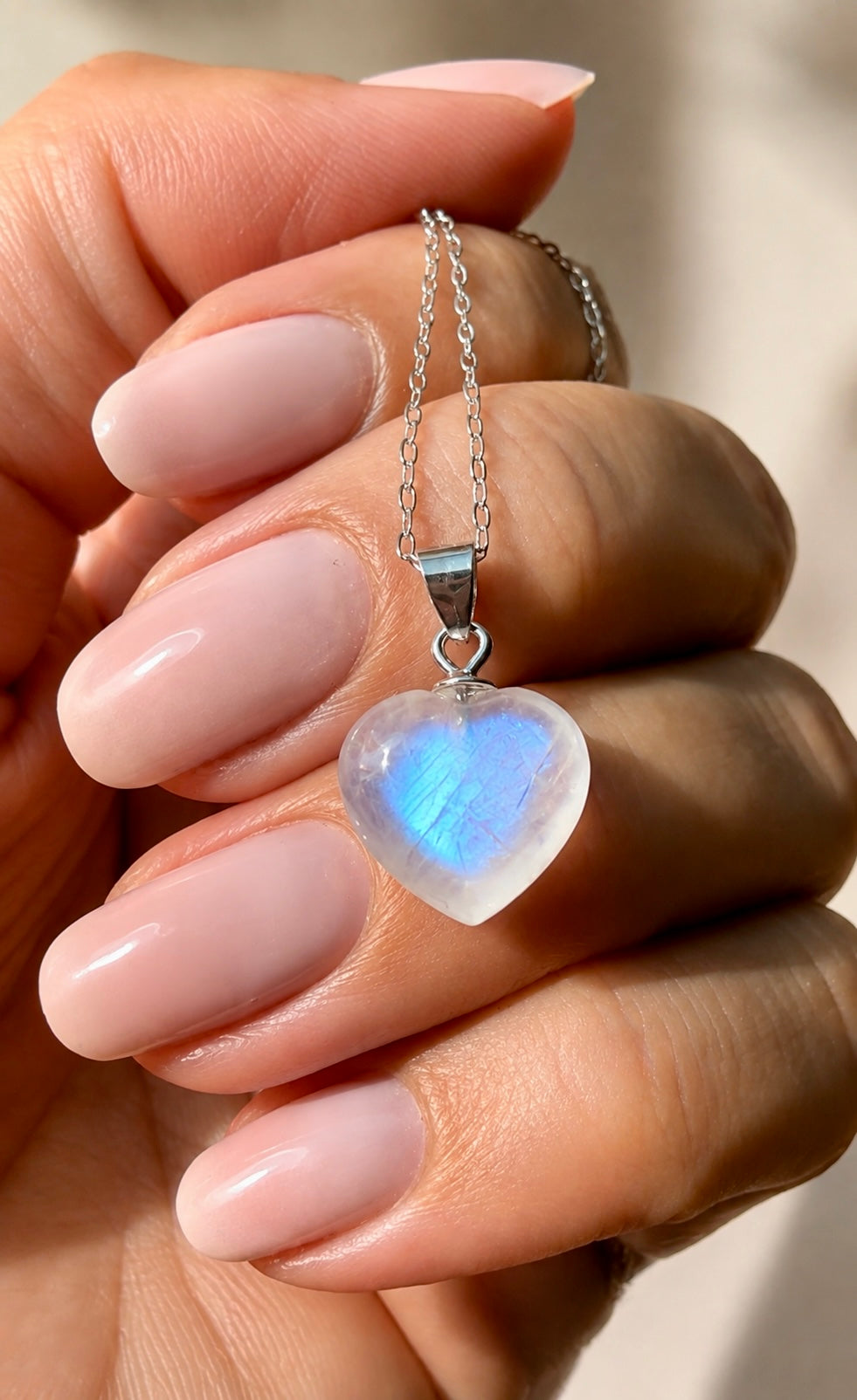 Premium Regenbogen Mondstein Herz Anhänger mit beidseitigem Blue Flash