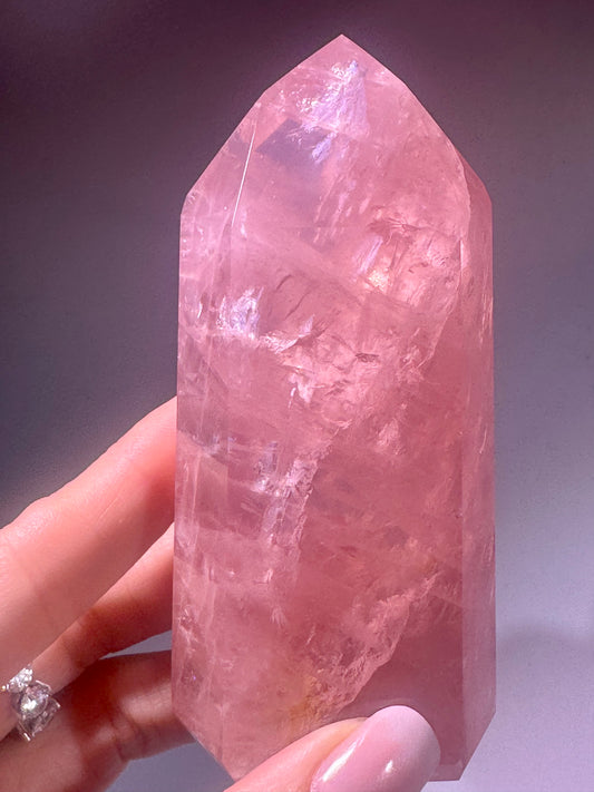 Premiumspitze Rosenquarz Brasilien – Leuchtend Pink 9.7 cm