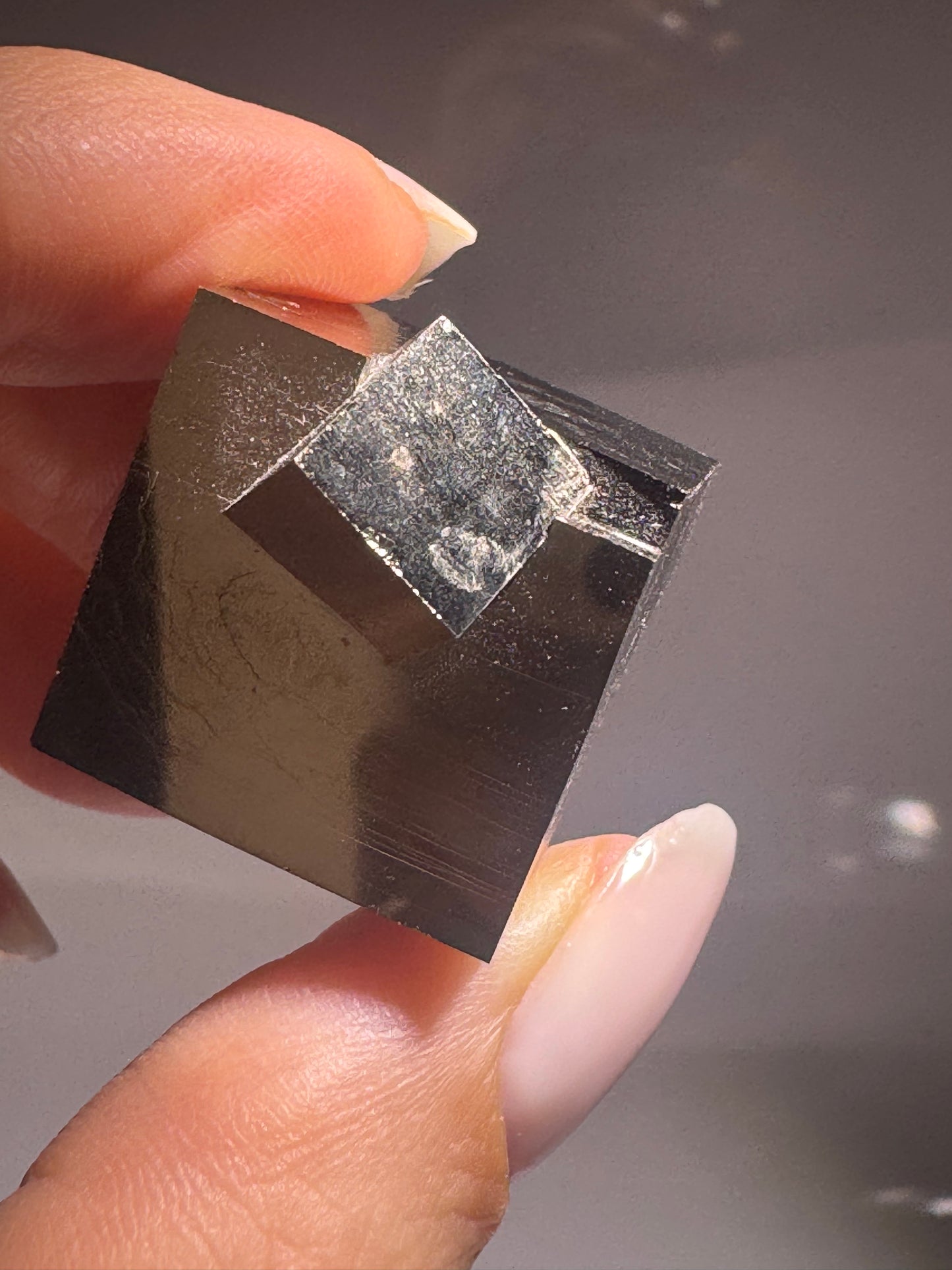 Pyrit Kubus 2.1 × 1.8 cm aus Navajún Spanien | UNIQUE CRYSTALS