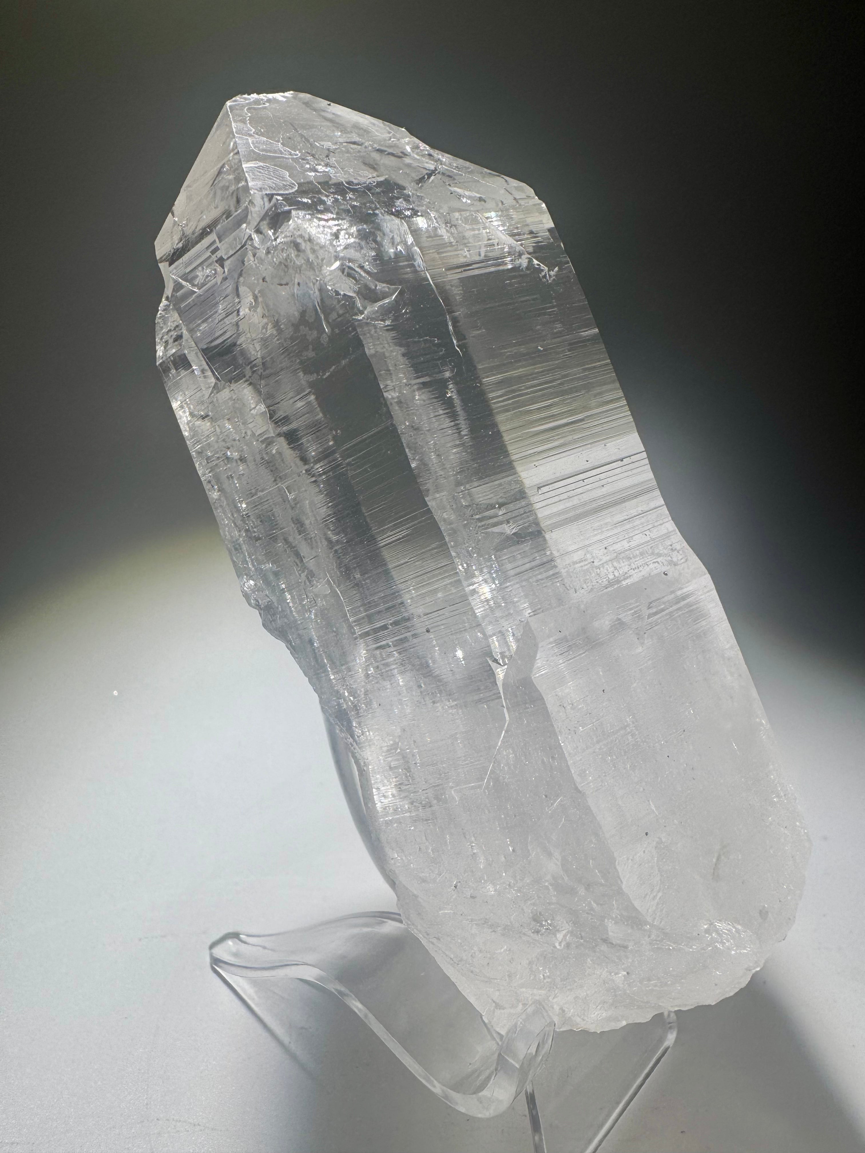 Quarz Edelsteinspitze naturbelassen – 11,7 cm