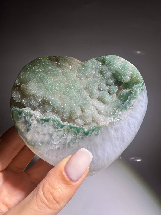 Rainbow Amethyst Herz 10 cm – Seltene Doppelkristallisation