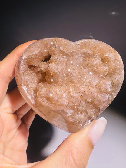 Rainbow Amethyst Herz 7,7 cm, 274 g – Doppelkristallisation in Lachsrosa, Uruguay