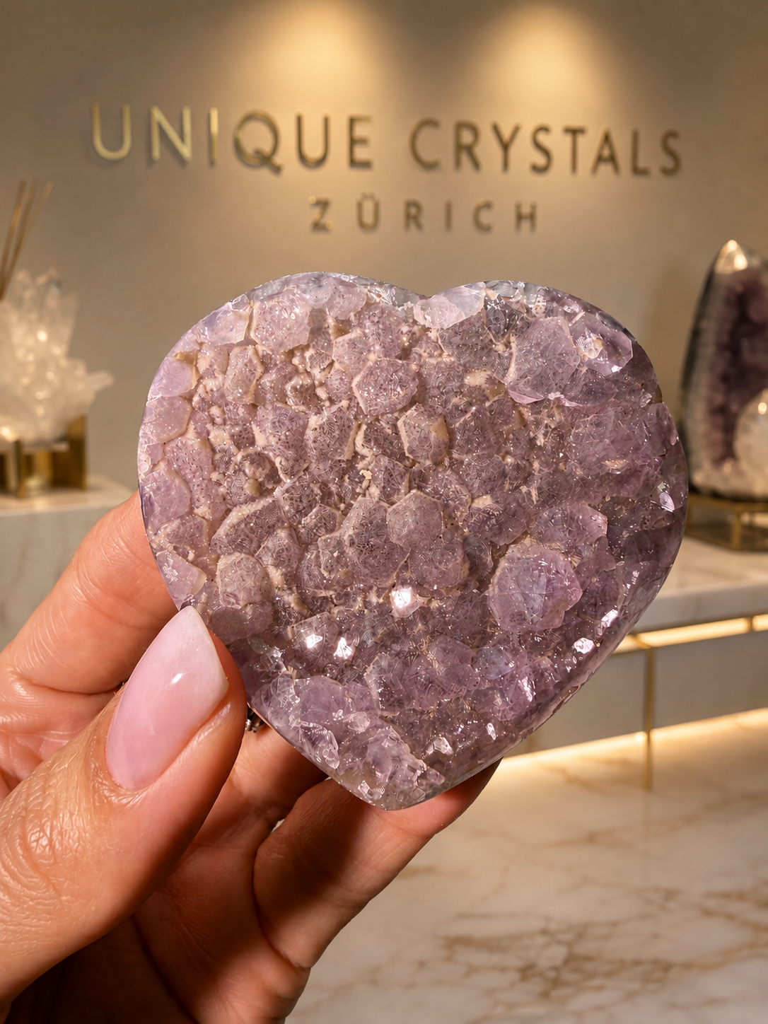 Rainbow Amethyst Herz aus Uruguay mit Lavendelkristallen und Doppelkristallisation