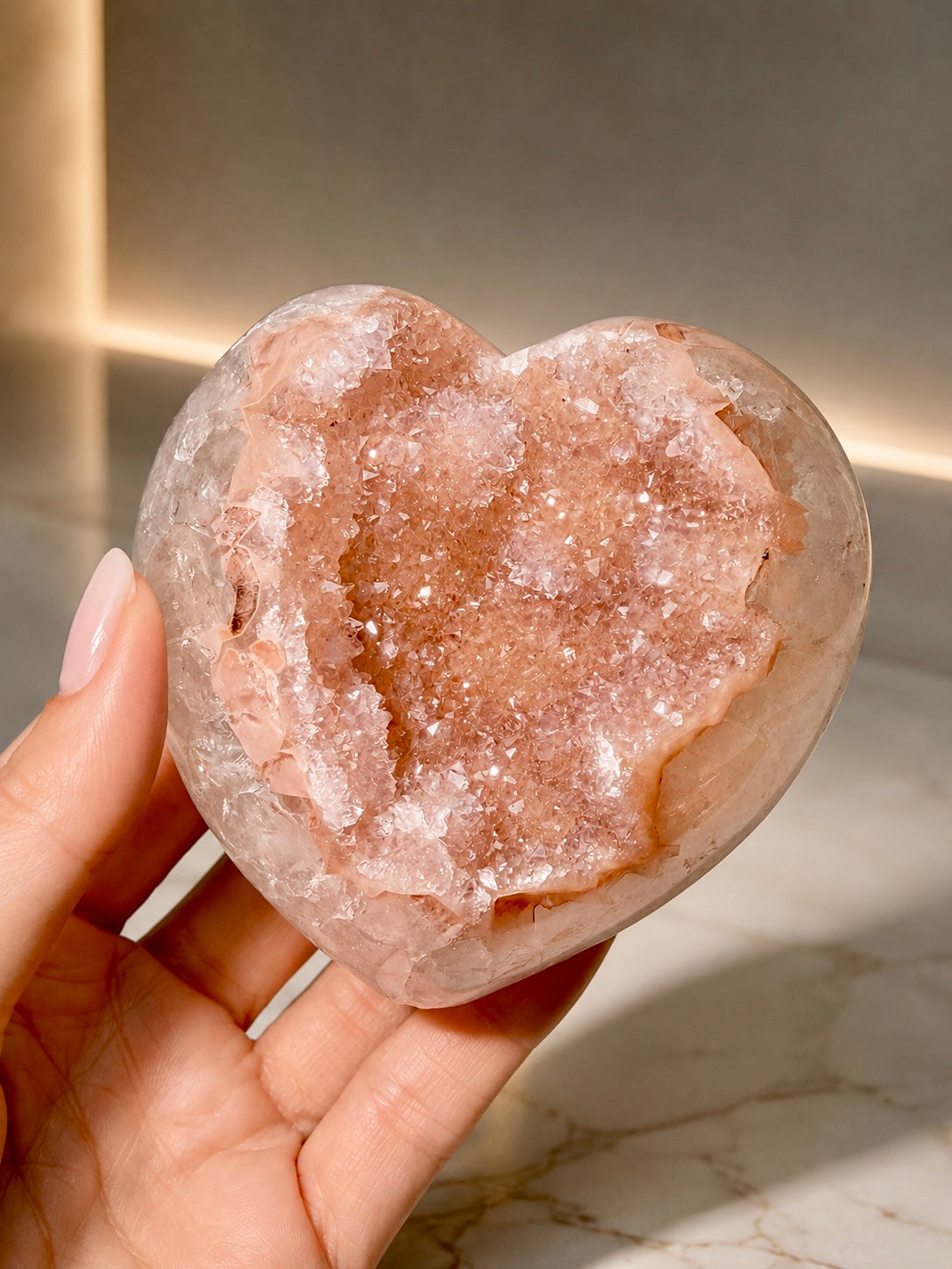 Rainbow Amethyst Herz in Baby Pink mit Doppelkristallisation – 435 g – Uruguay