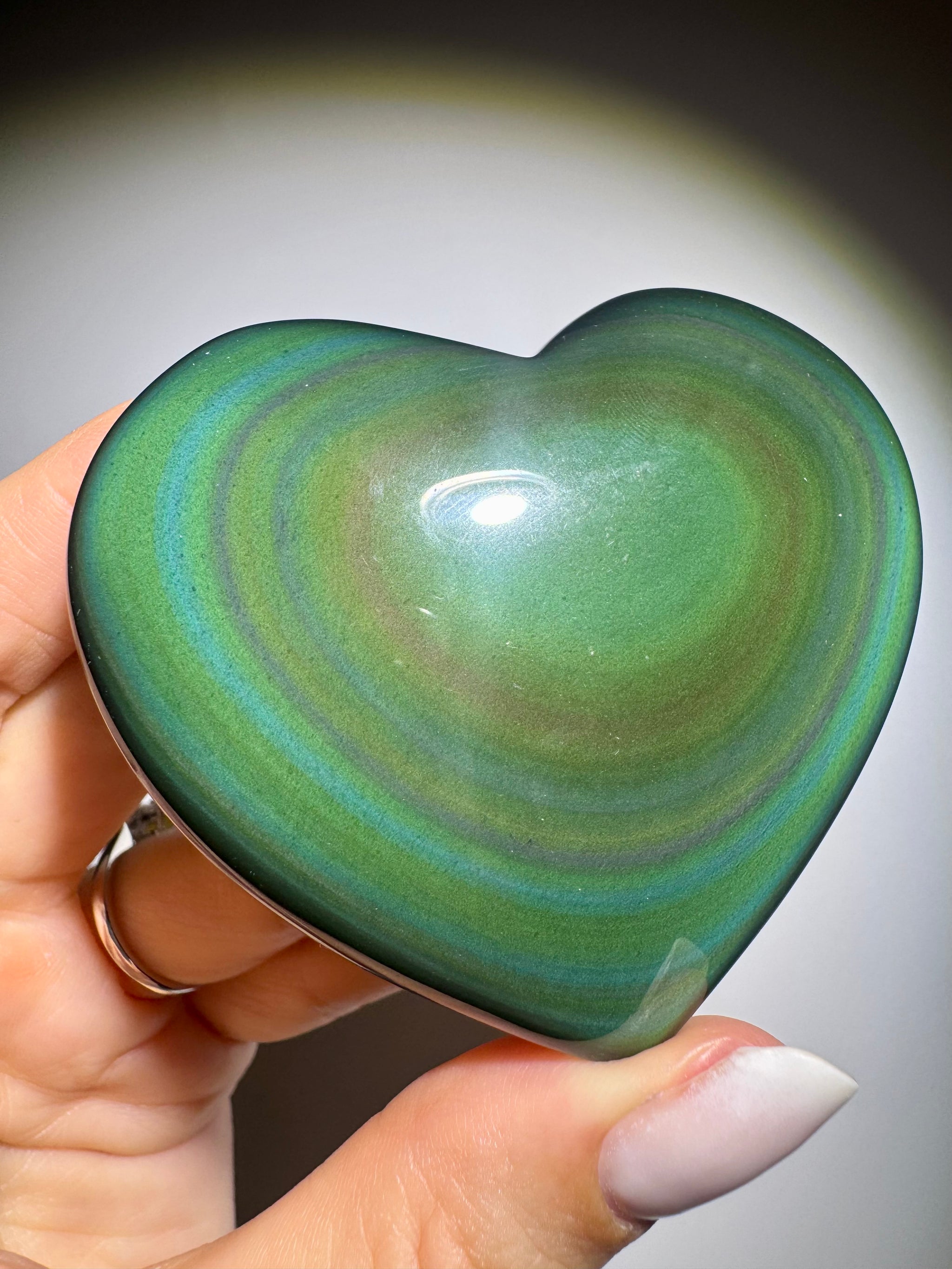 Rainbow Obsidian Herz 7 x5.8 cm – Handmade Unikat aus Mexiko mit grünem Farbspiel