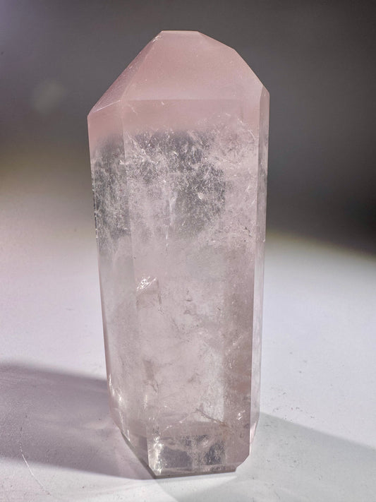 Rares Sammlerstück: Pink Lithium Kristall mit exzellenter Klarheit (10 cm, 210 g)