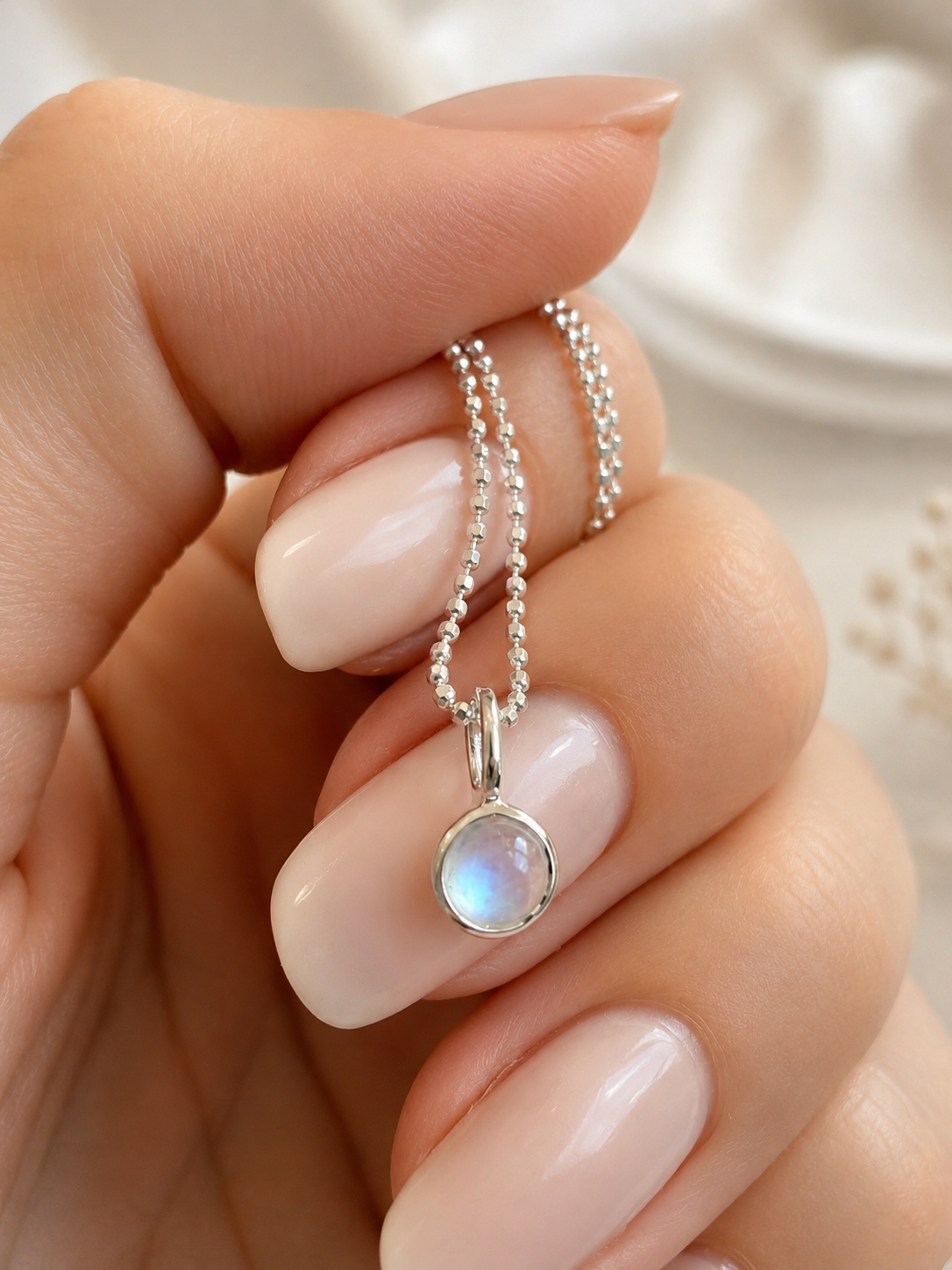 Regenbogenmondstein Anhänger Mini, 18 Karat vergoldet, echter Edelstein