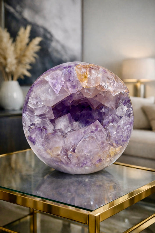 Riesige Amethystkugel 21 cm mit intensiver violetter Farbe und natürlicher Kristallstruktur
