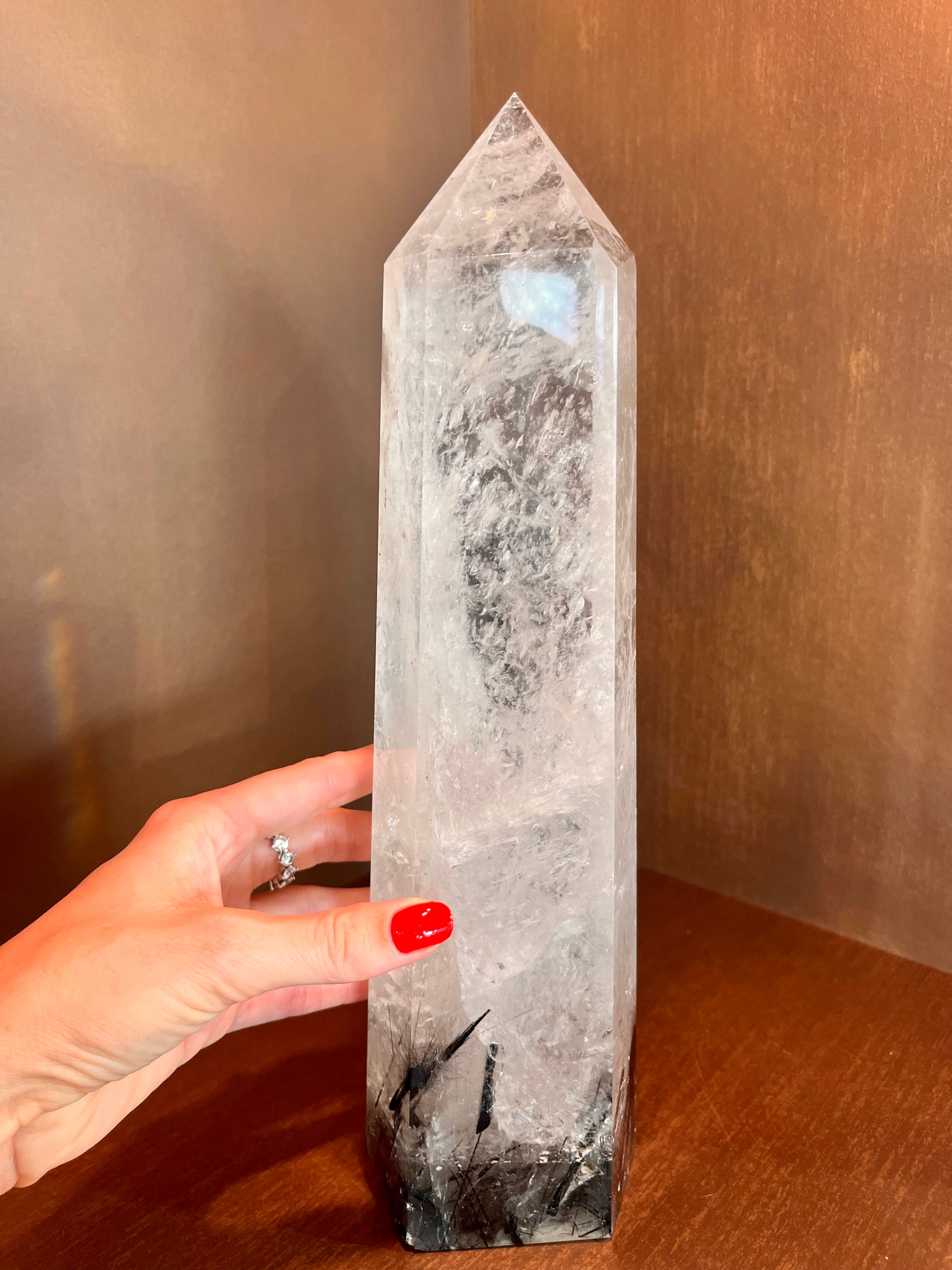Riesige Bergkristallspitze – 30 cm, selten mit Turmalin
