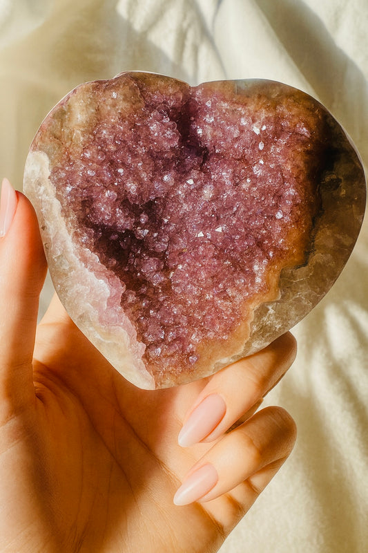 Rosa Amethyst Herz 8,9 cm – 342 g, Rainbow Kristalle, UNIQUE CRYSTALS