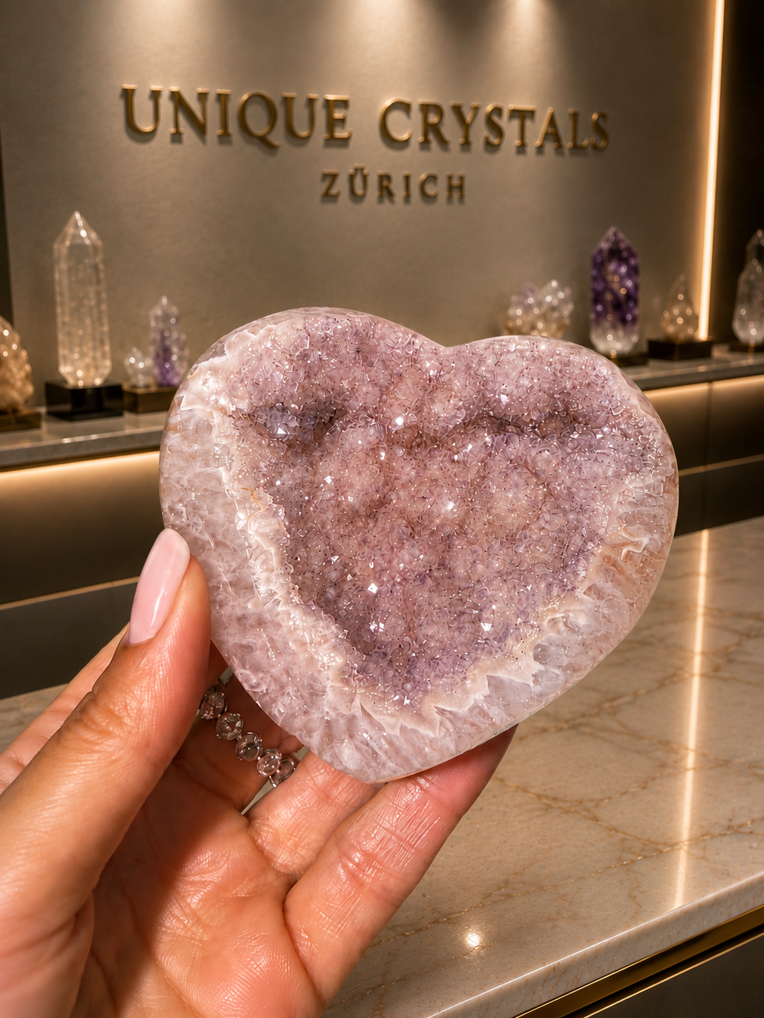 Rosa Amethyst Herz aus Uruguay, Rainbow Amethyst, seltener Edelstein und Kraftstein