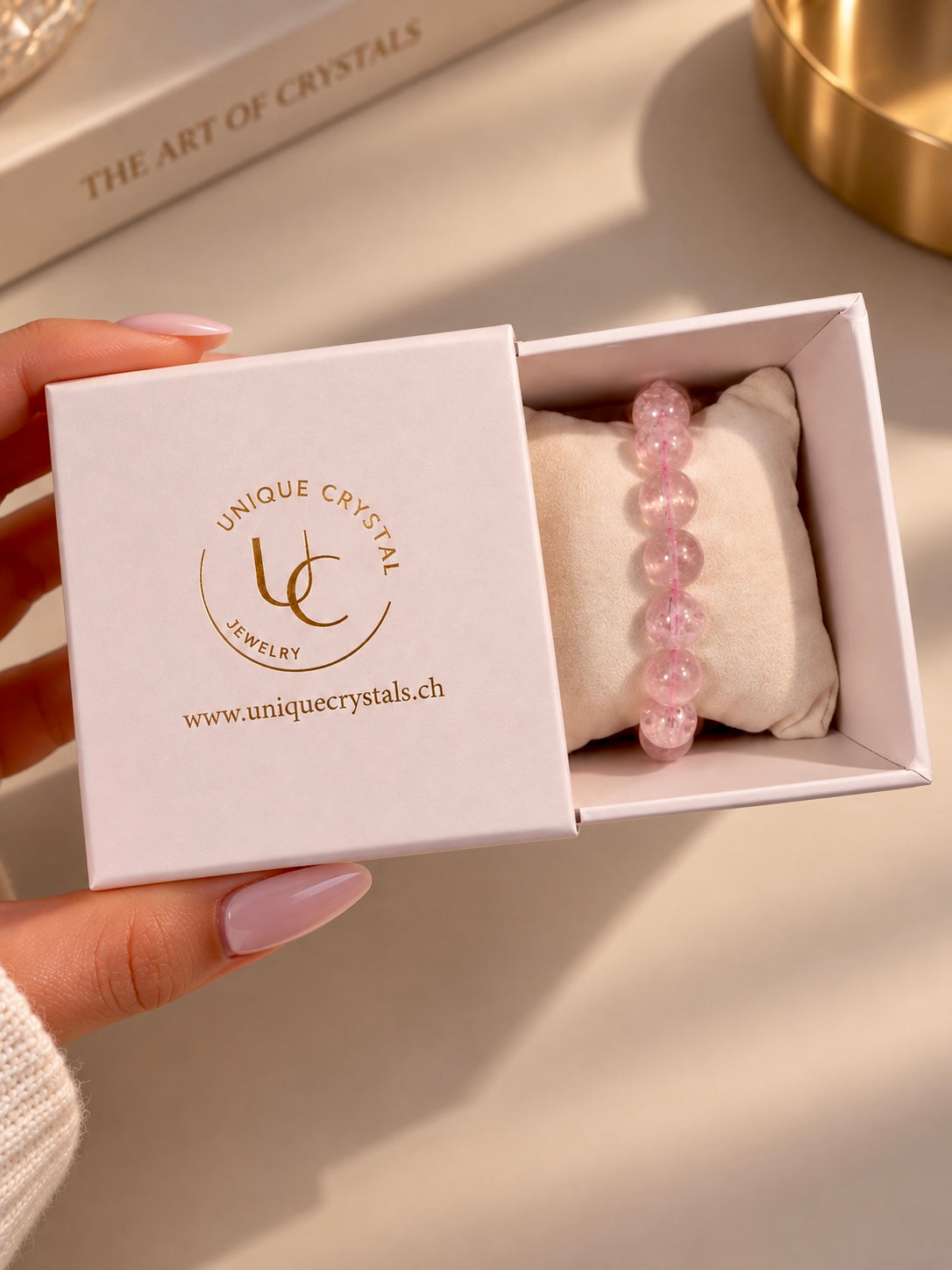 Rosa Kristallarmband aus Snowflake Garden Quartz mit natürlichen Einschlüssen und sanfter Farbgebung