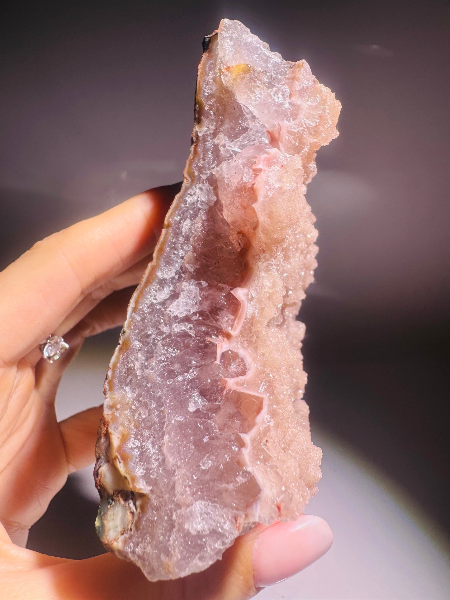 Rosa Rainbow Amethyst Rohstück – seltene Doppelkristallisation 