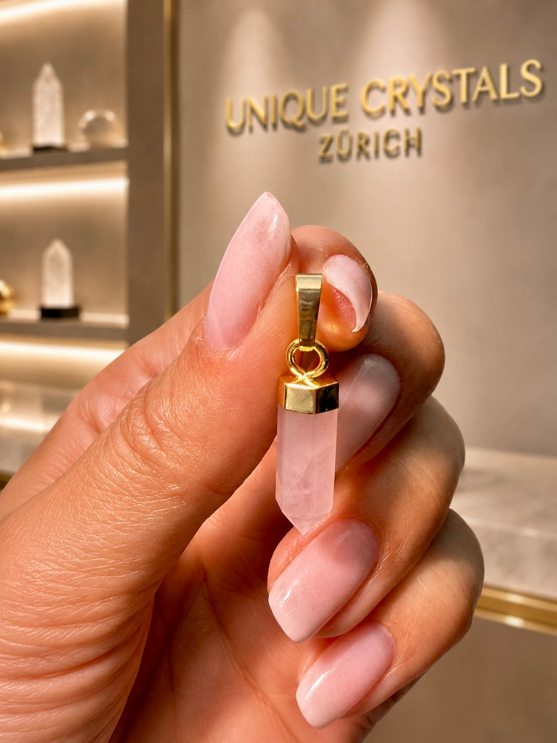 Rosenquarz Kristallspitze als Anhänger oder Charm, Gold oder Silber
