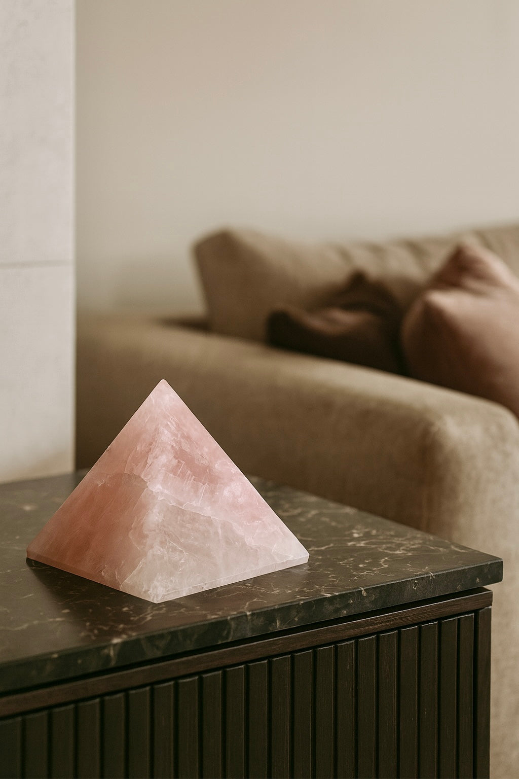 Rosenquarz Pyramide kaufen – Herzenergie und Heilung | UNIQUE CRYSTALS kaufen