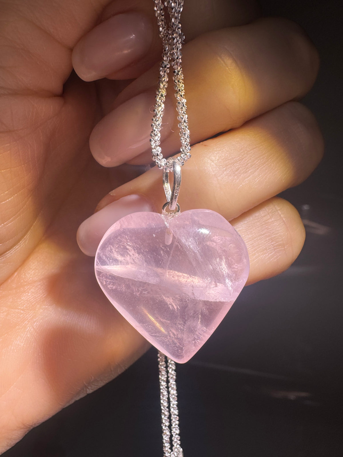 Rosenquarz Schmuckanhänger in Premiumqualität – UNIQUE CRYSTALS