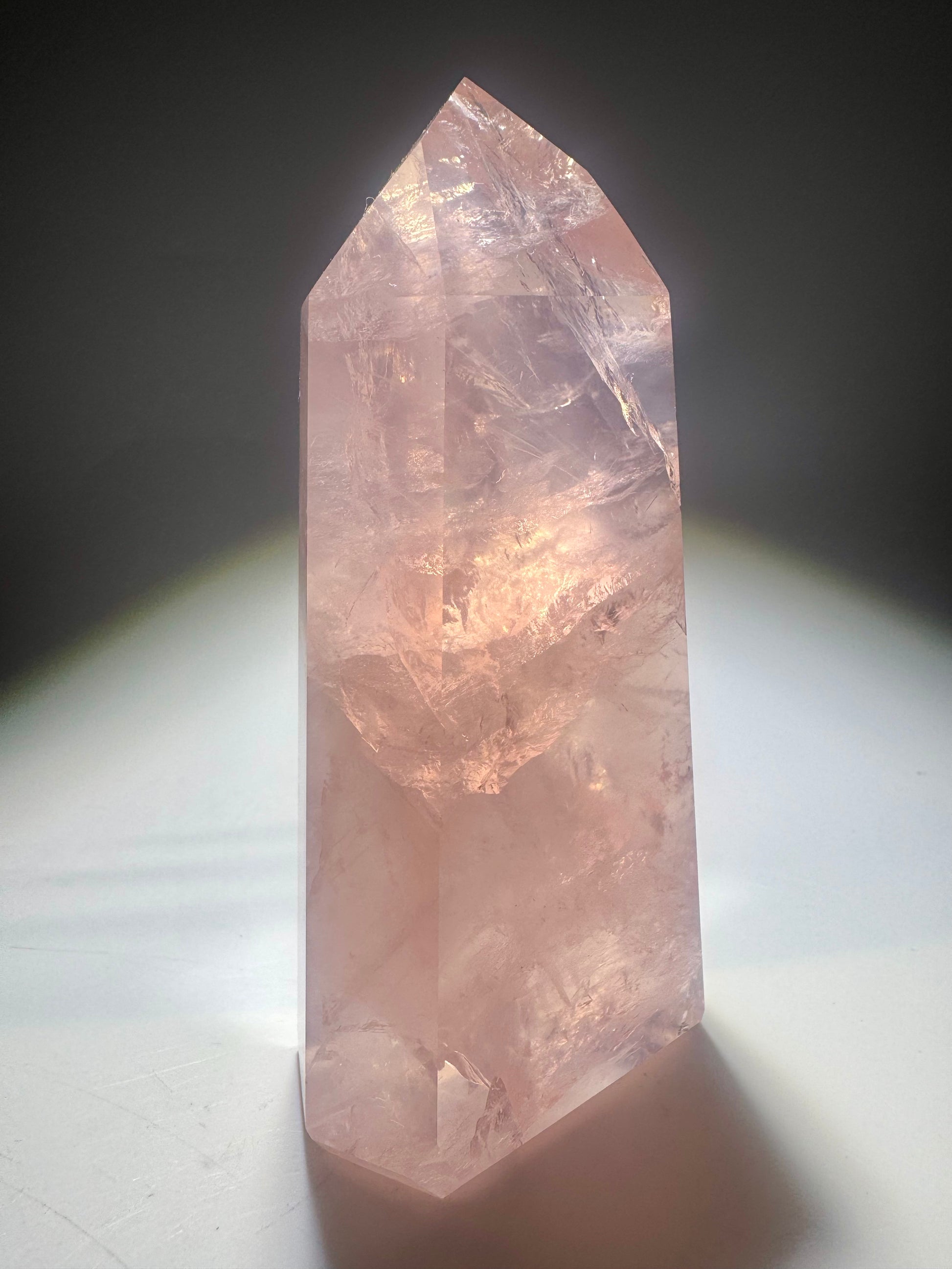 Rosenquarz Spitze 11,5 cm 303 g – polierter rosa Naturkristall
