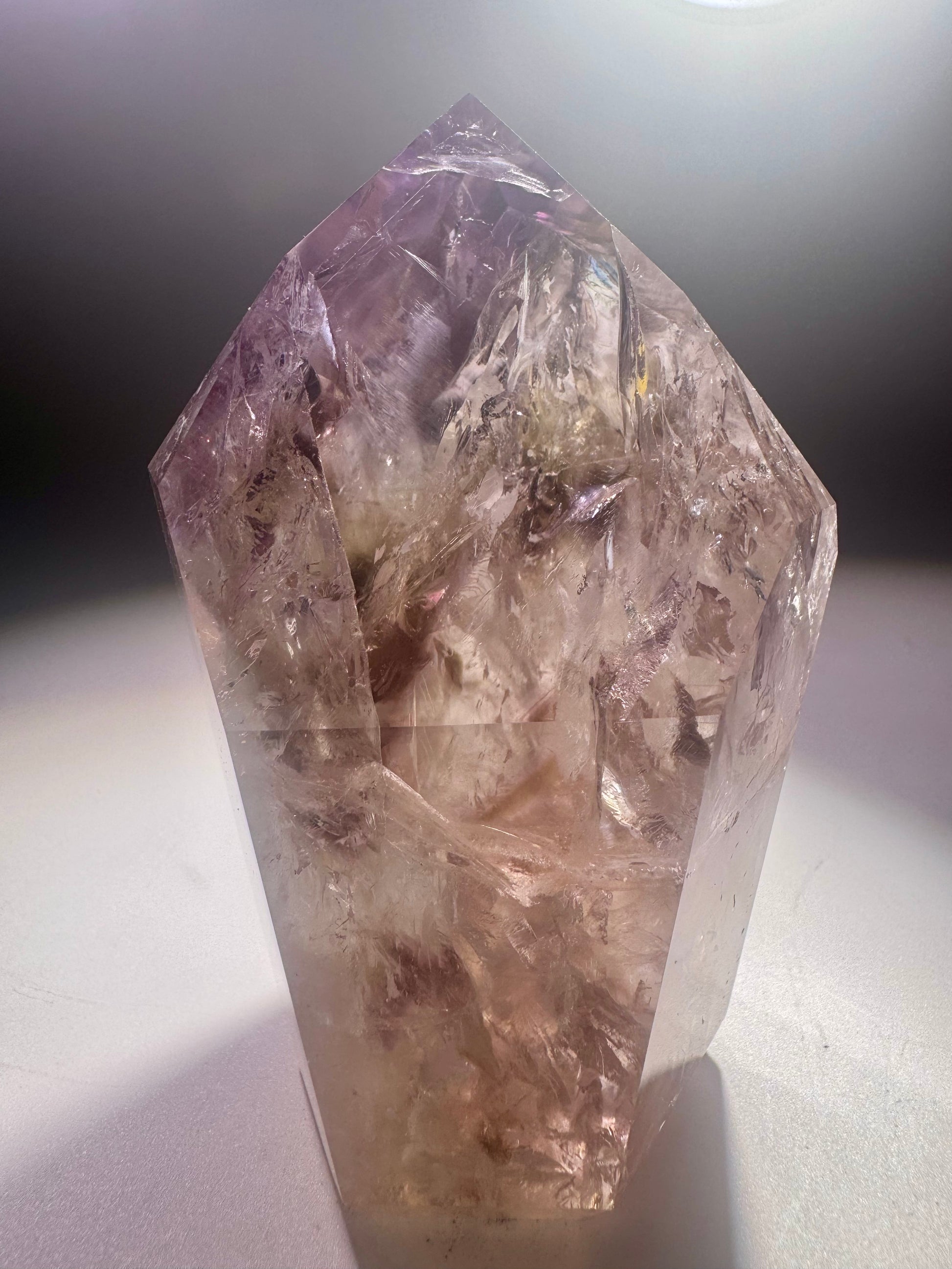 Sammlerstück mit Amethyst und Citrin in Ametrin-Phantomform – 6 cm Breite, 9 cm Höhe, Brasilien