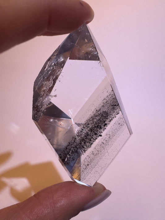 Schwarze Phantom Bergkristall (Lemurian) Freeform (ultra klar)  - 7cm, 89g