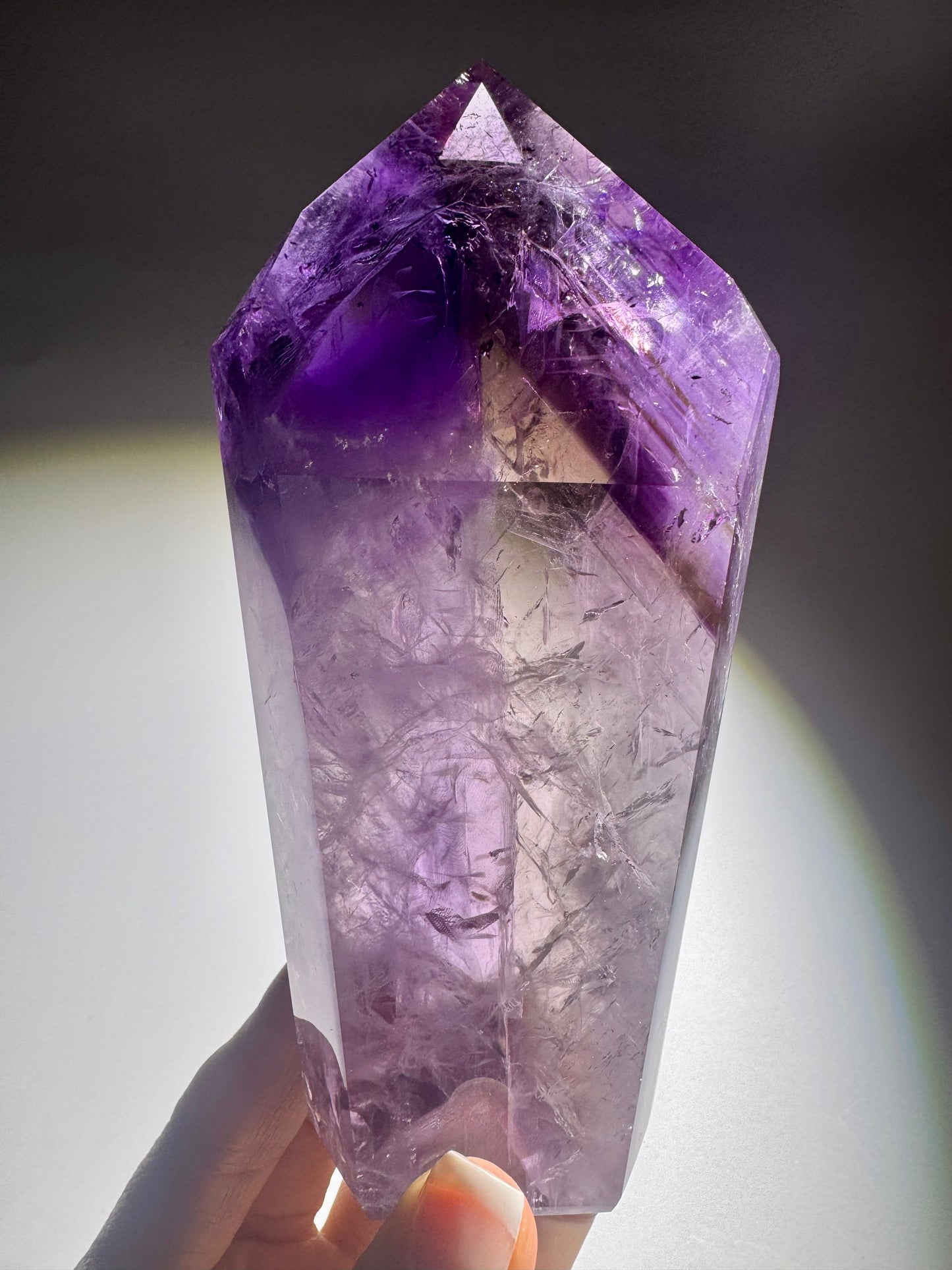 Seltene Amethrinspitze mit Phantomen – handverlesener Kristall mit 464 g, klar und ausdrucksstark