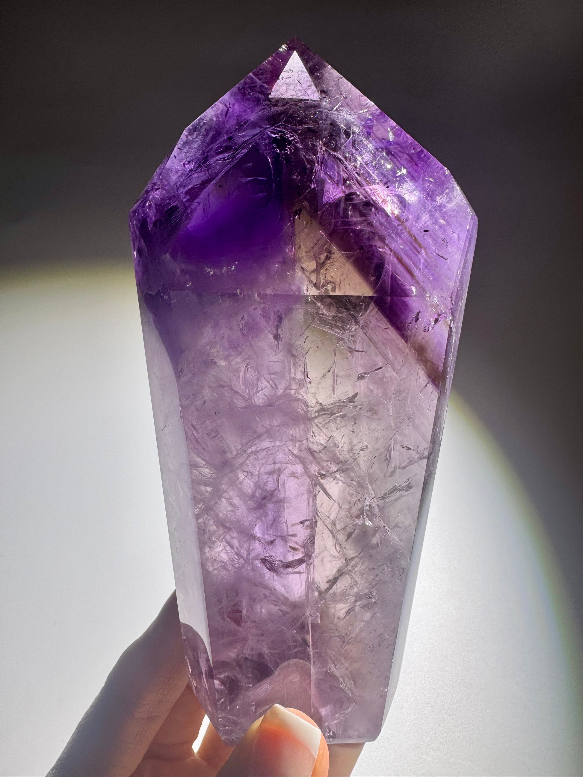 Seltene Amethrinspitze mit Phantomen – handverlesener Kristall mit 464 g, klar und ausdrucksstark