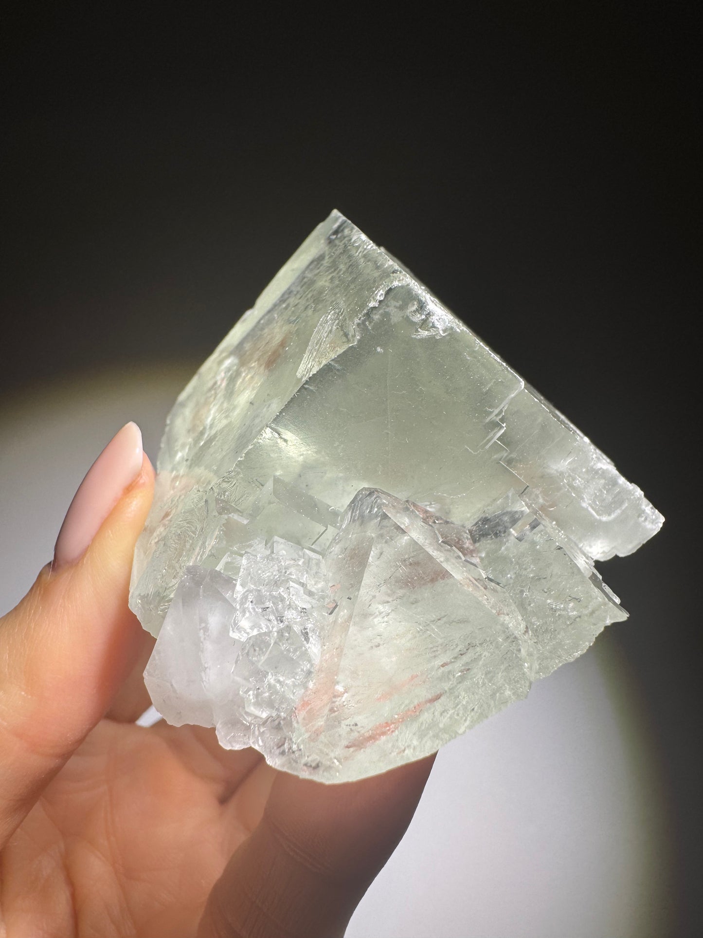 Seltene Fluorit Qualität – 6.2 cm Edelstein mit Glasstruktur