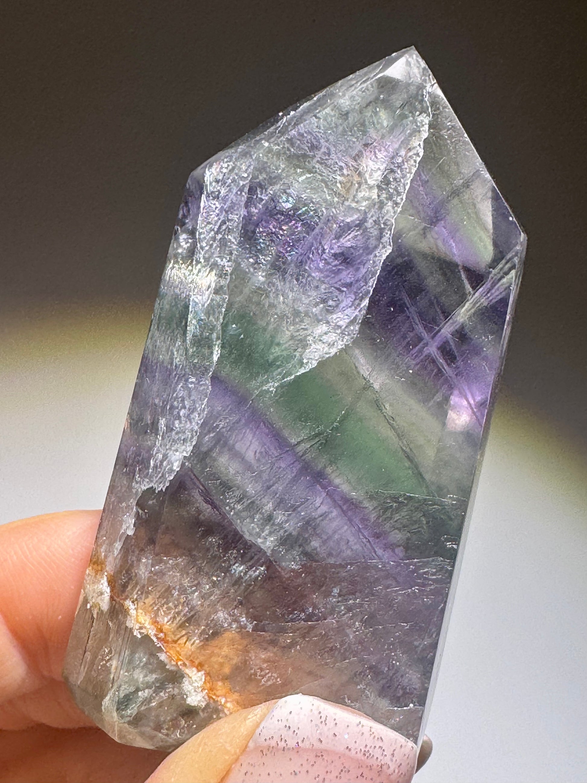 Seltene Fluoritspitze in Premium-Qualität – 5,5 cm, mit funkelnder Tiefe