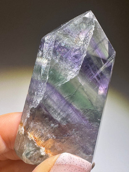Seltene Fluoritspitze in Premium-Qualität – 5,5 cm, mit funkelnder Tiefe