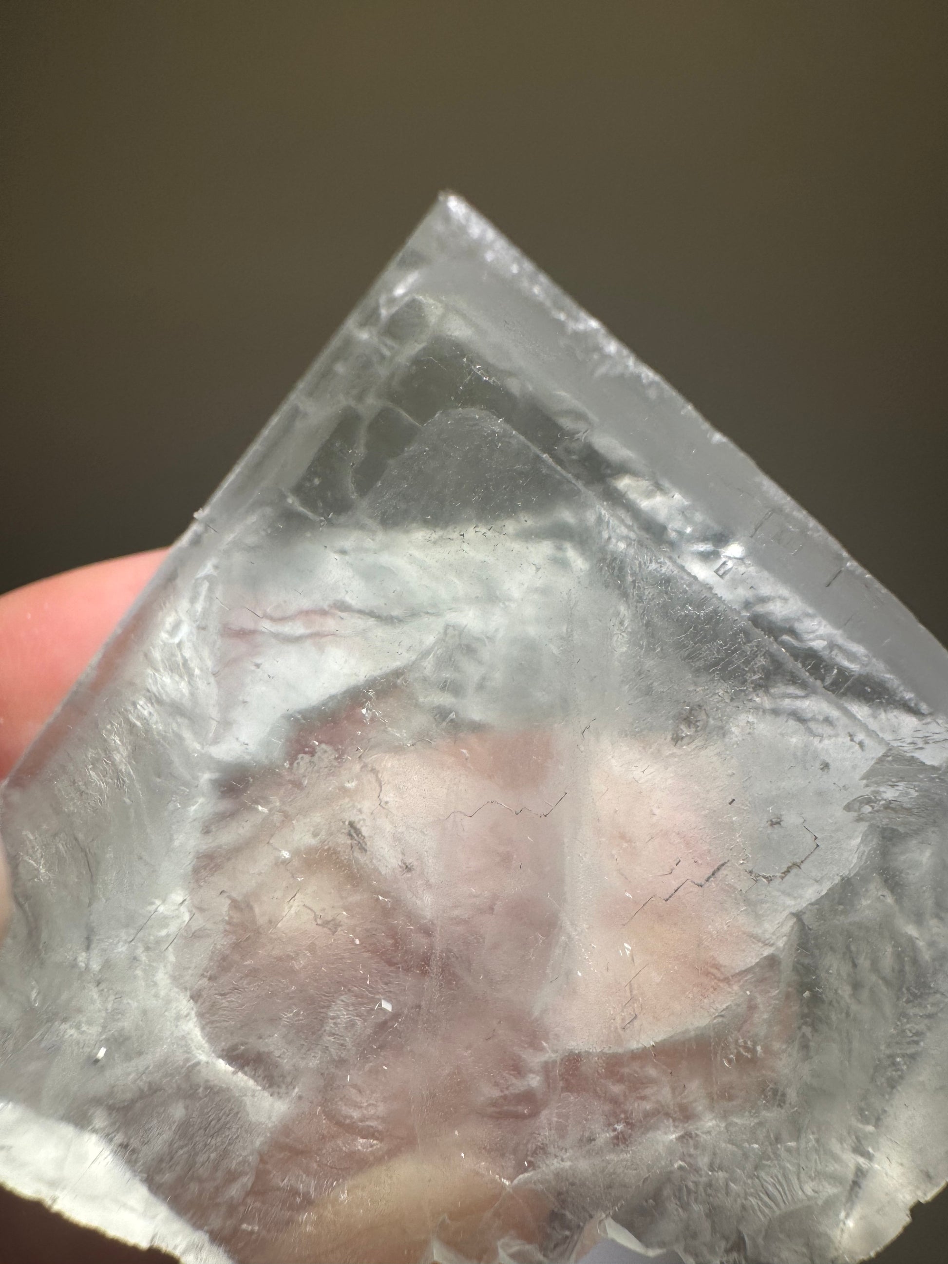 Seltene Glas-Fluorit Spitze mit Phantomeinschluss – 1A-Kristallqualität