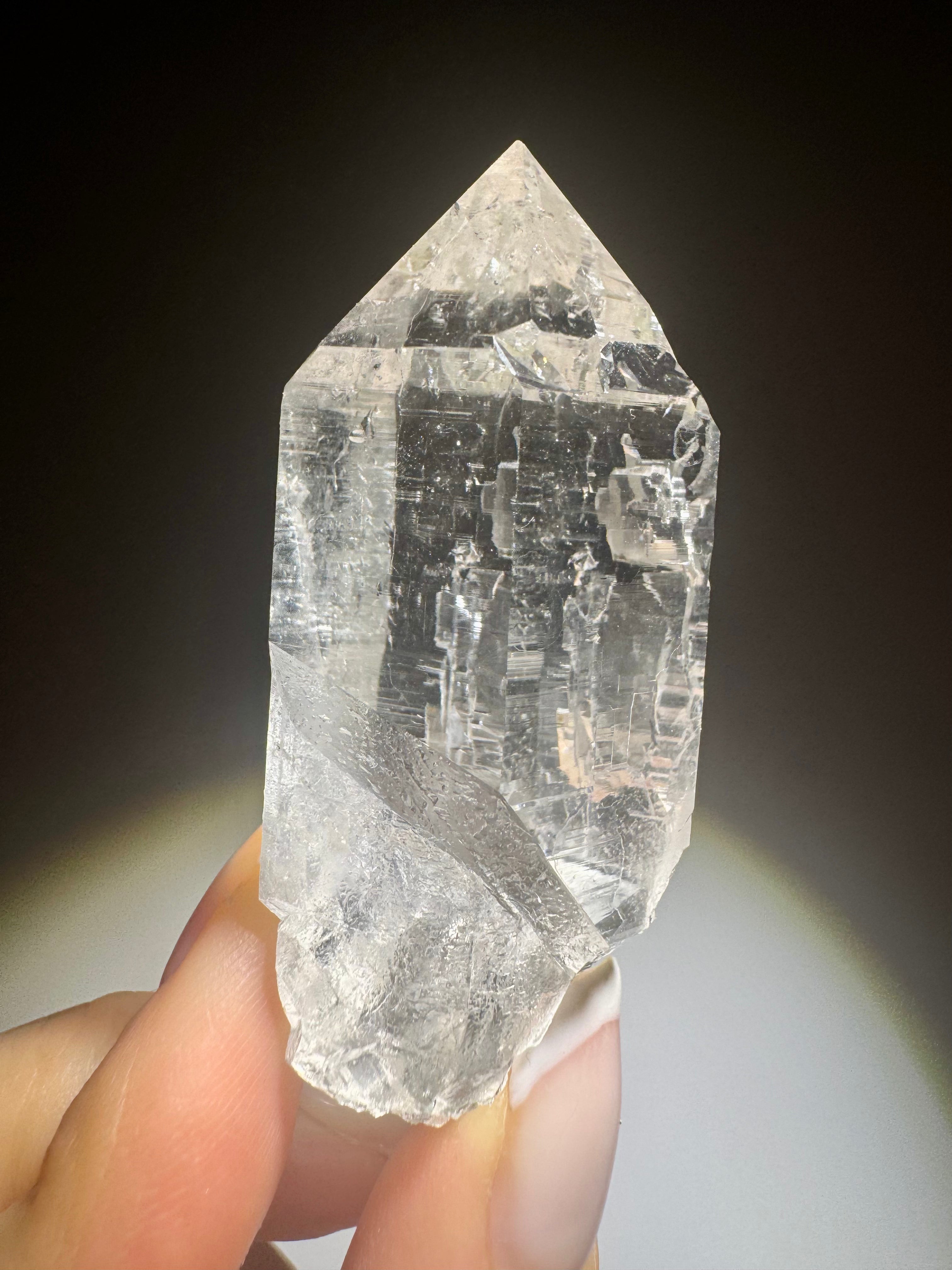 Seltene Himalaya-Spitze – roh, klar, perfekt