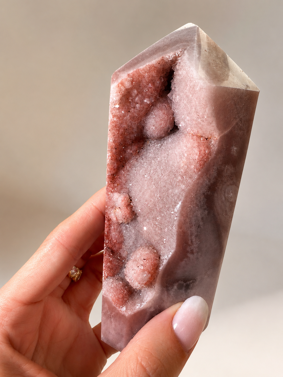     Seltene Pink-Amethyst-Spitze mit Bubble-Kristallen aus Brasilien, 12 cm, 412 g