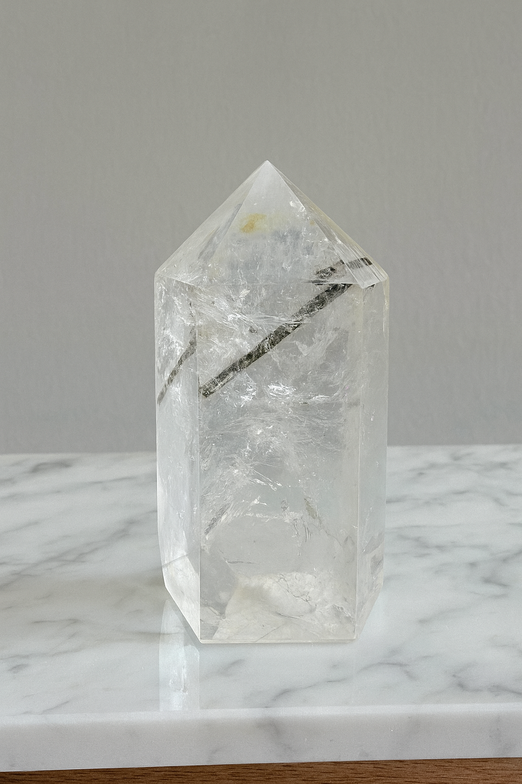 Seltene Quarz Spitze mit Turmalin aus Brasilien - 11cm, 529g