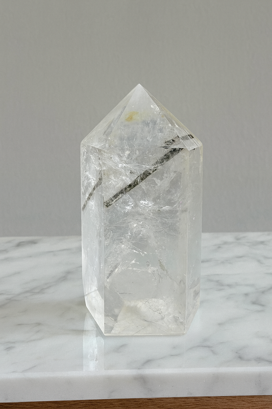 Seltene Quarz Spitze mit Turmalin aus Brasilien - 11cm, 529g