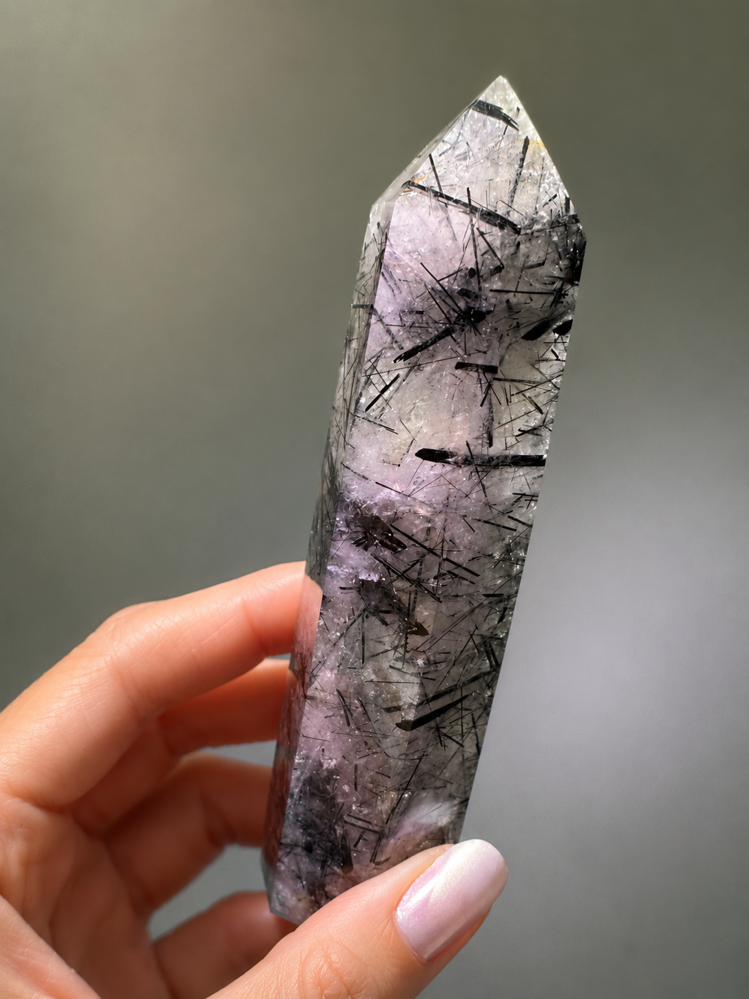 Seltener Black-Rutil-Quarz mit klar sichtbaren natürlichen Rutil-Einschlüssen
