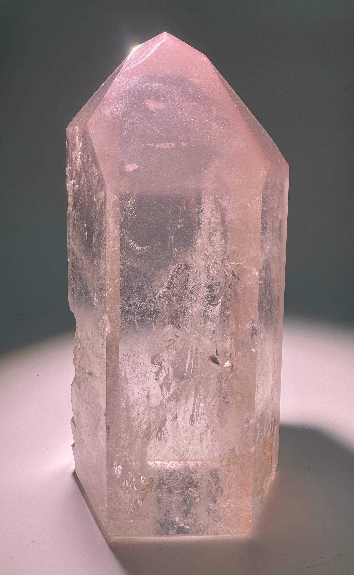 Seltener Pink Lithium Kristall AAA-Qualität aus Brasilien, 15,8 cm gross, 1,22 kg schwer, sehr klar und zartrosa