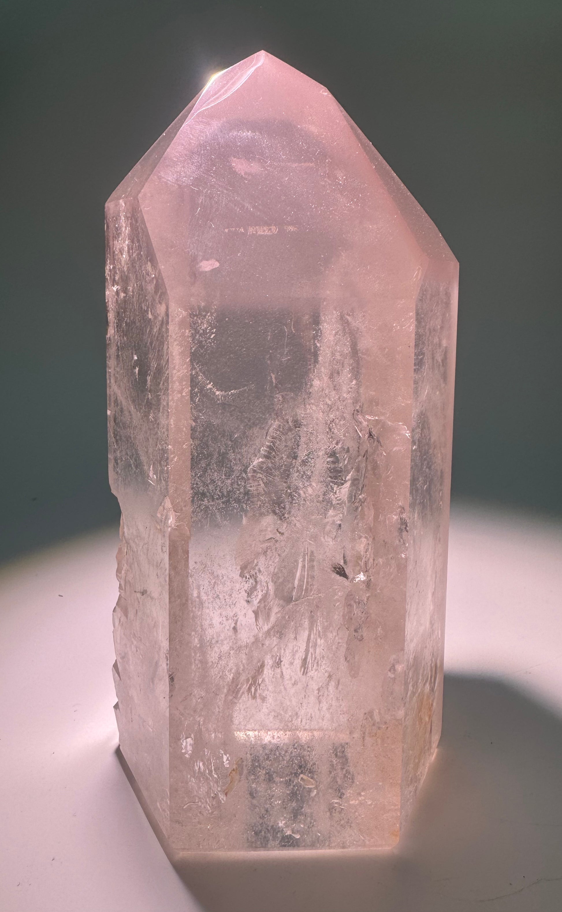 Seltener Pink Lithium Kristall AAA-Qualität aus Brasilien, 15,8 cm gross, 1,22 kg schwer, sehr klar und zartrosa