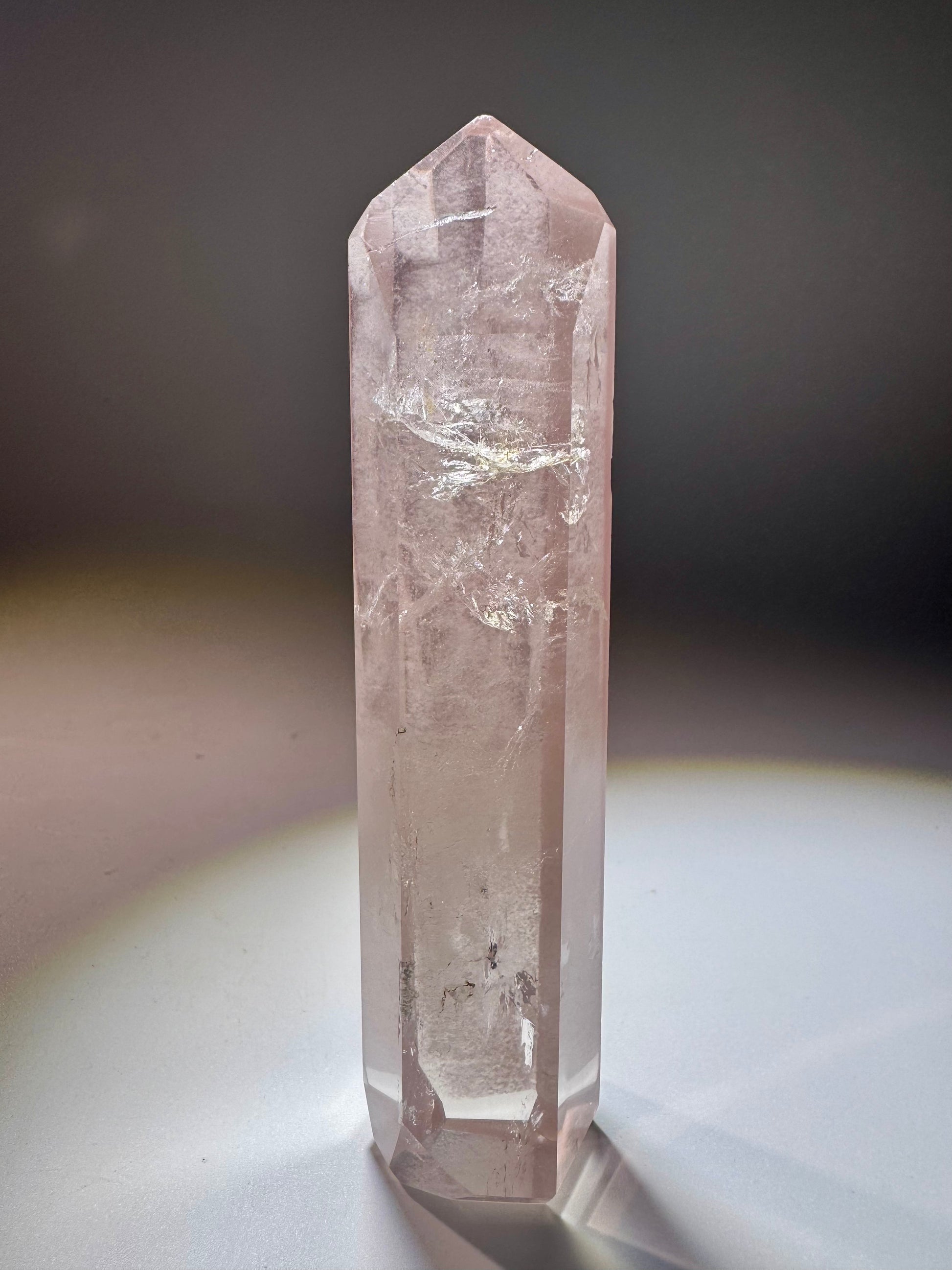 Seltenes Einzelstück aus Brasilien: hochreiner rosa Lithium-Kristall – 12 cm Länge
