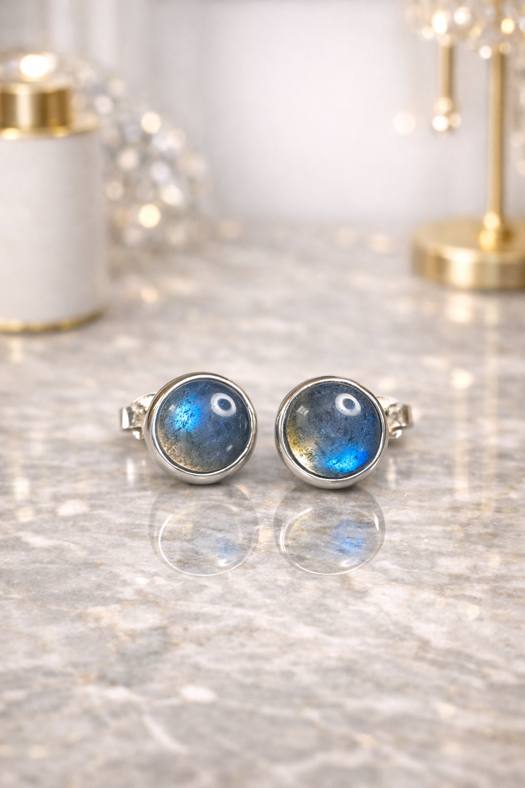 Silber Ohrstecker mit echtem Labradorit – elegant & zeitlos