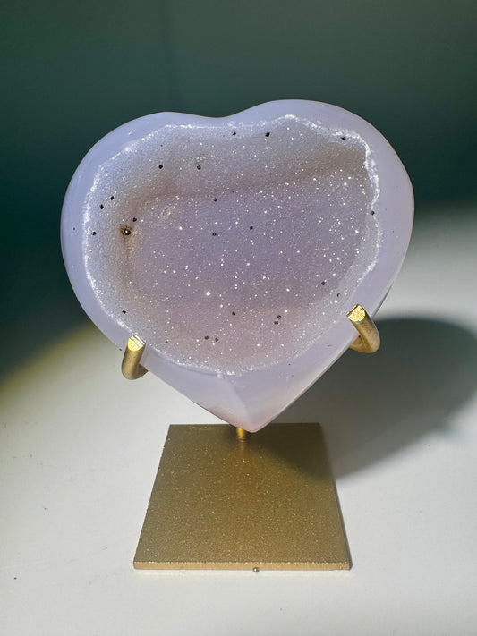 Silberfunkelndes Achat Herz mit glitzernder Mikrokristallisation – 6.3 cm Unikat aus Brasilien